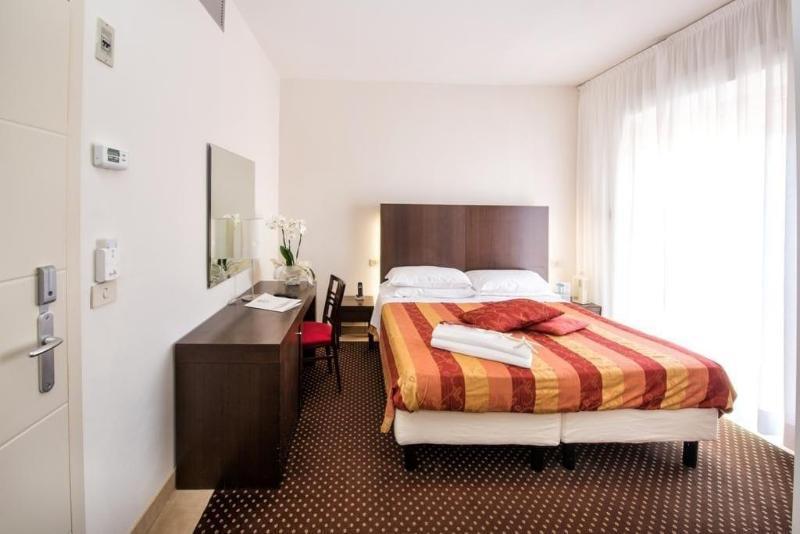 Cristina Hotel 3*